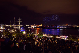 500 Drohnen für eine leuchtende Hommage an Hamburg