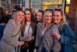 After Work Lounge: Tanz in den Mai